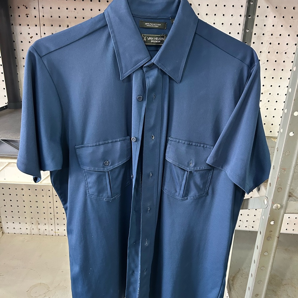 Van Heusen Blue Short-Sleeve Button-Up Work Shirt size large 100% polyester